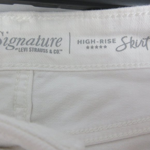 Levi's Women's Blue Jean Style Mini Skirt Size 14--W32 Color White NWOT - Picture 6 of 8